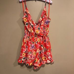 SALE 🎀 Floral romper size M